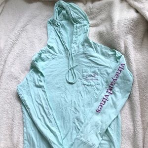 vineyard vines long sleeve with drawstring hood